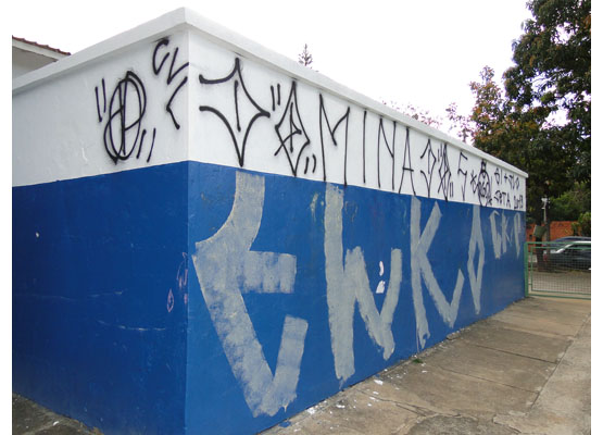 Vandalismo foi praticado por dois rapazes