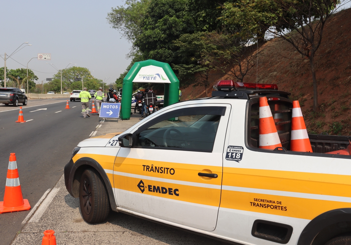 Foram distribuídas 125 antenas corta-pipa para todos motociclistas que pararam na operação montada pela Emdec