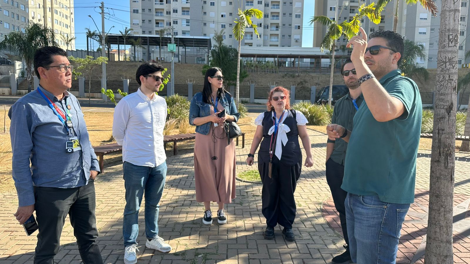 Comitiva conhece o Parque Linear do Piçarrão, cujos estudos foram apoiados pela WRI