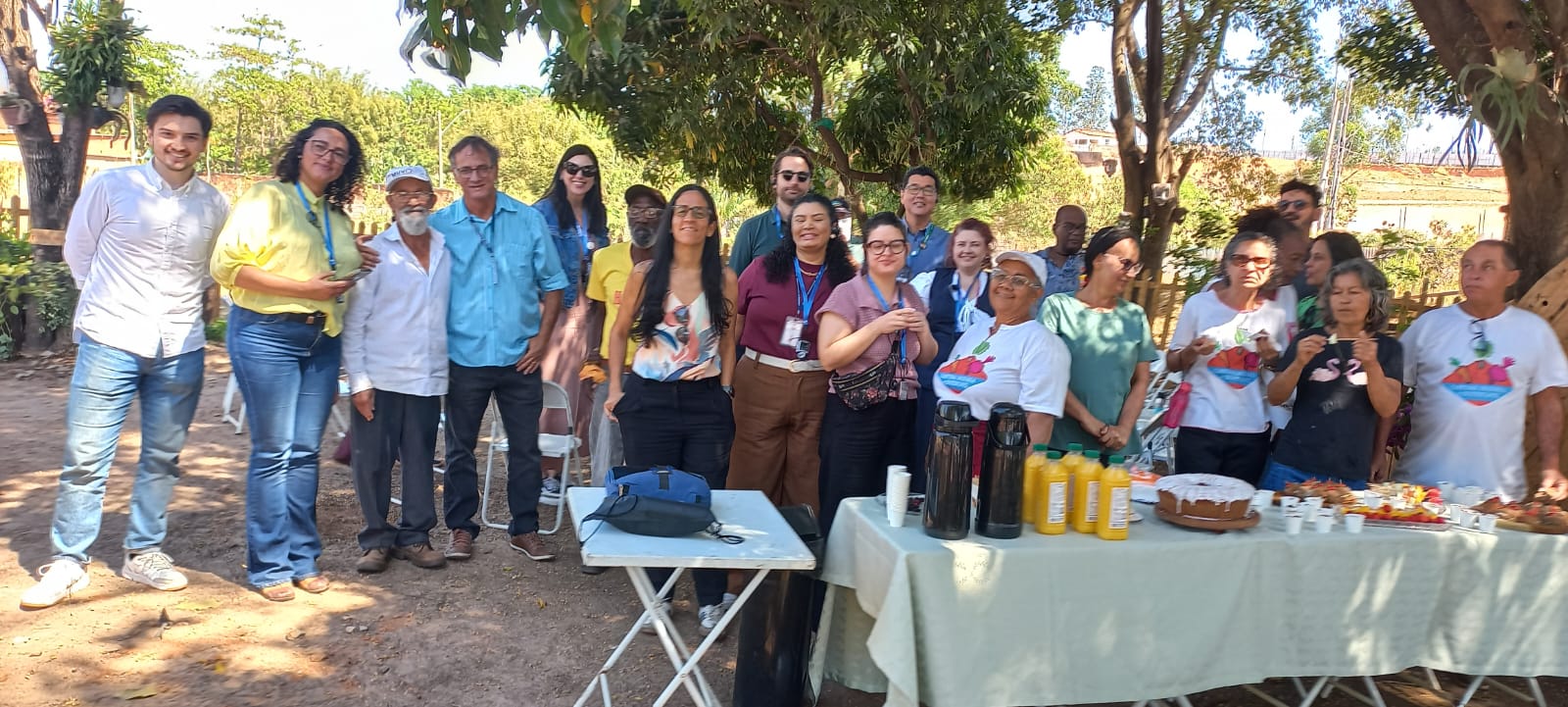 Comitiva teve a oportunidade de confraternizar com alguns dos colaboradores da horta urbana