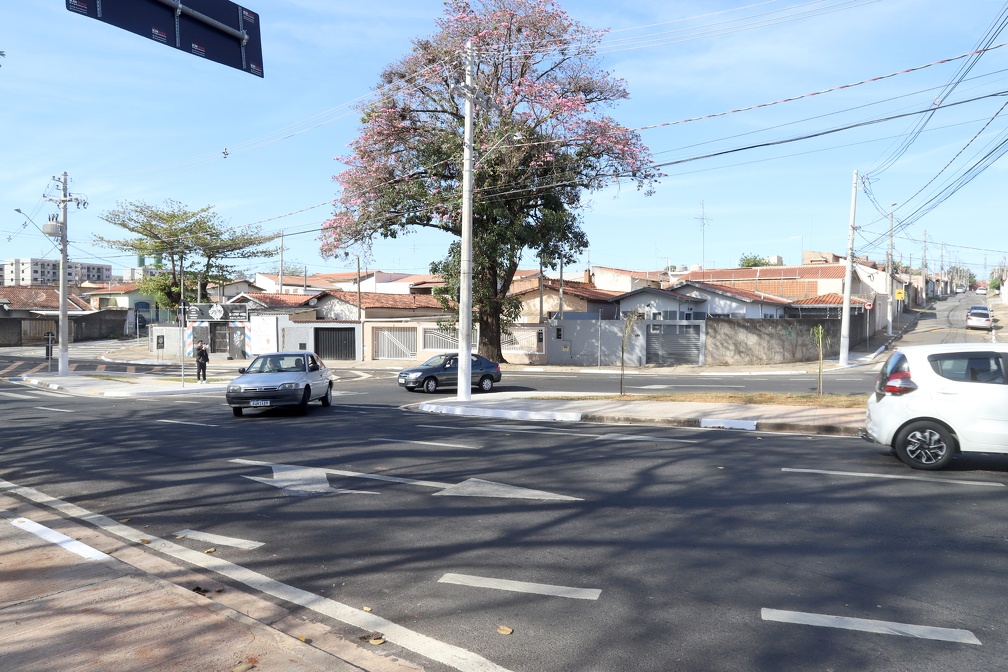 Intervenção no Jardim Garcia inclui dispositivo geométrico, drenagem e faixas de pedestres acessíveis