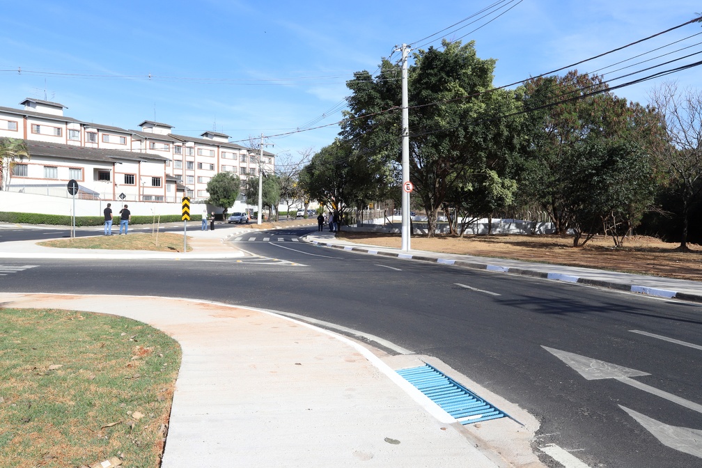 Cruzamento da Rua Agenor Topinel com a Vicente Belocchio ganha melhorias de trânsito