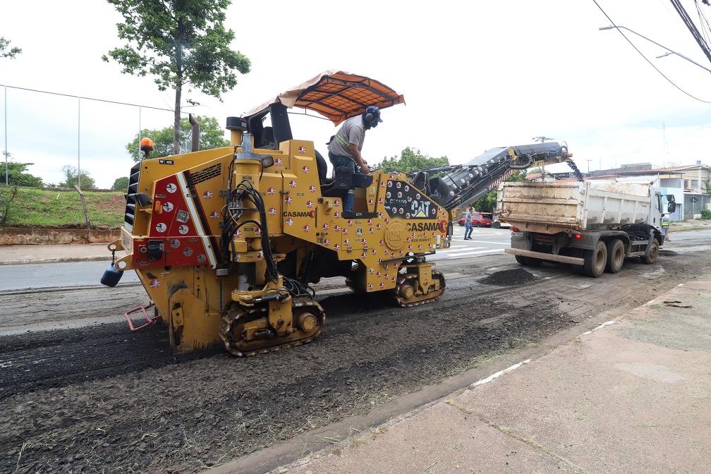 O investimento na obra é de R$ 800 mil; o serviço deve seguir por uma semana