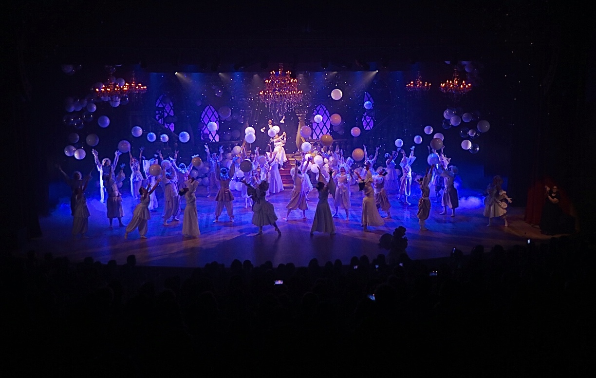 Em noite de estreia, musical lotou o Centro de Convivência e também foi transmitido pelo YouTube