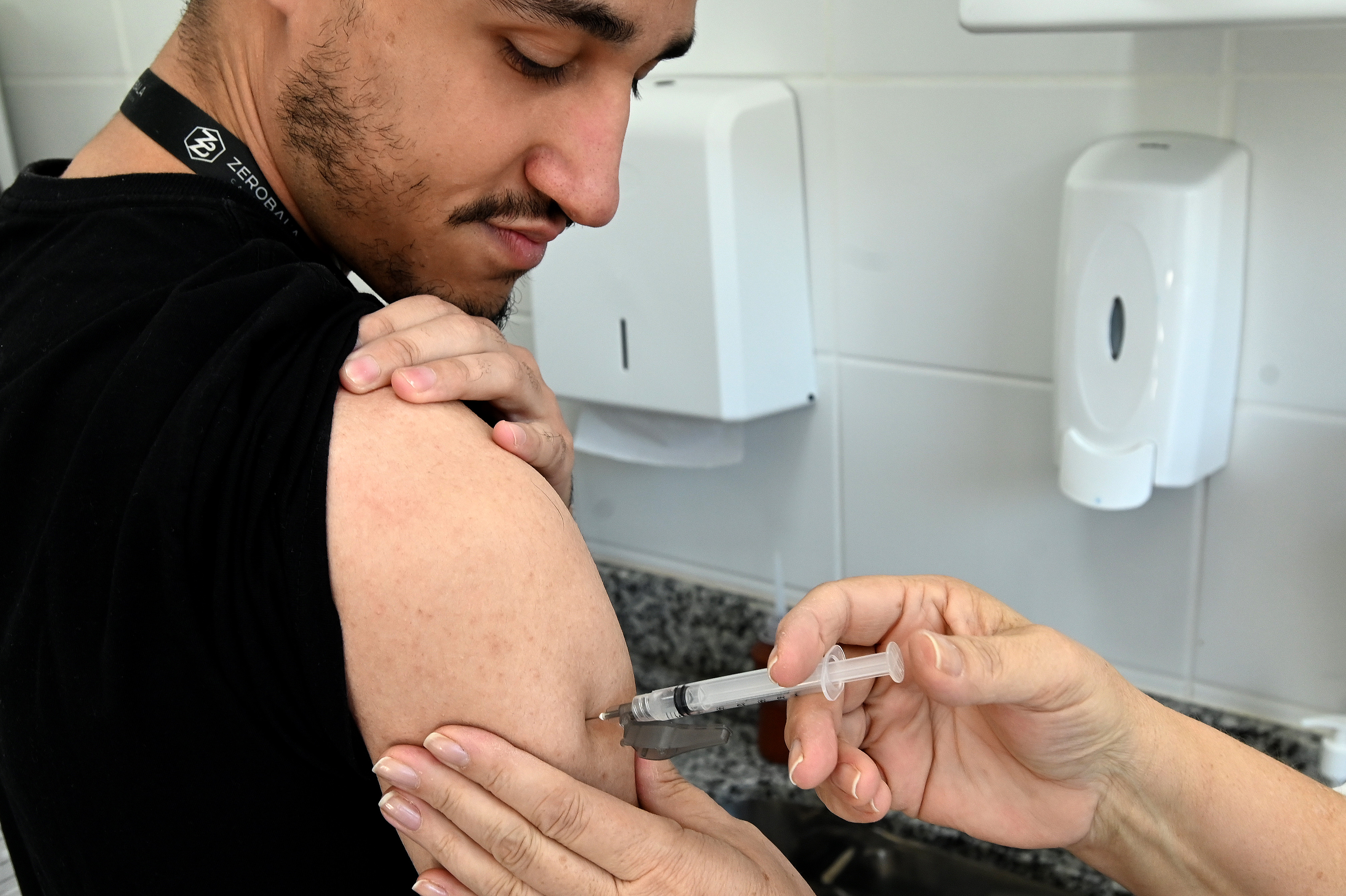 Neste ano, a vacina protege contra as gripes A (H1N1 e H3N2) e B; imunizante pode ser administrado de forma simultânea a outras vacinas do Calendário Nacional