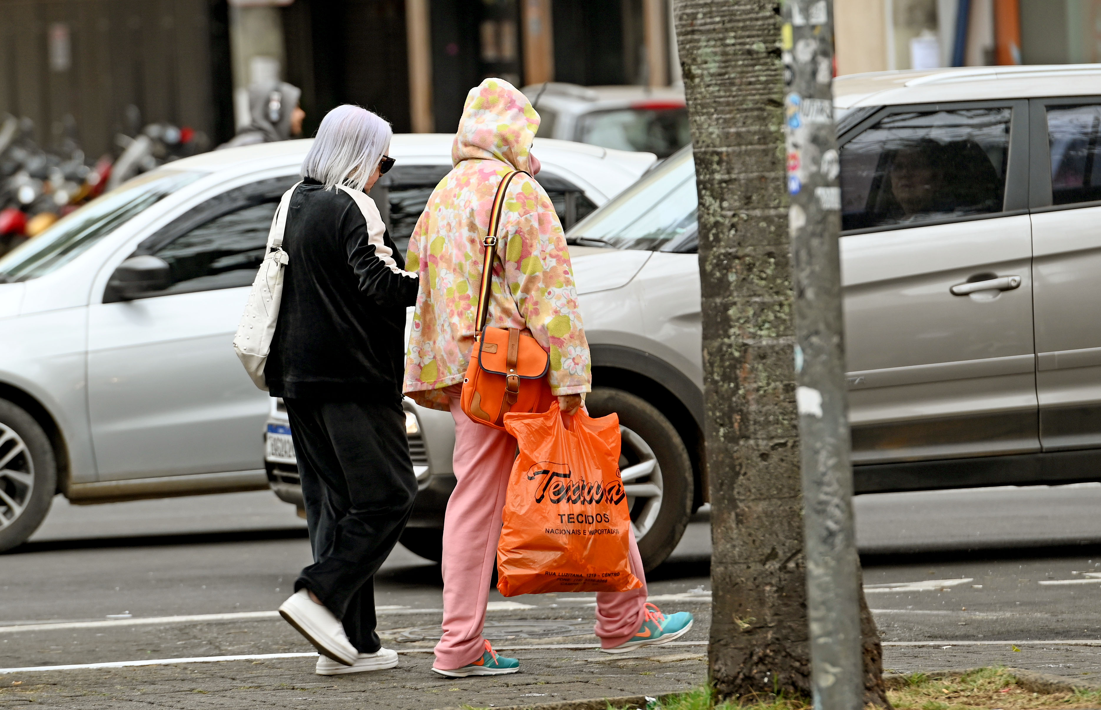 Primeira dica de prevenção é manter-se bem aquecido, com uso de agasalho, gorro, cachecol e meias