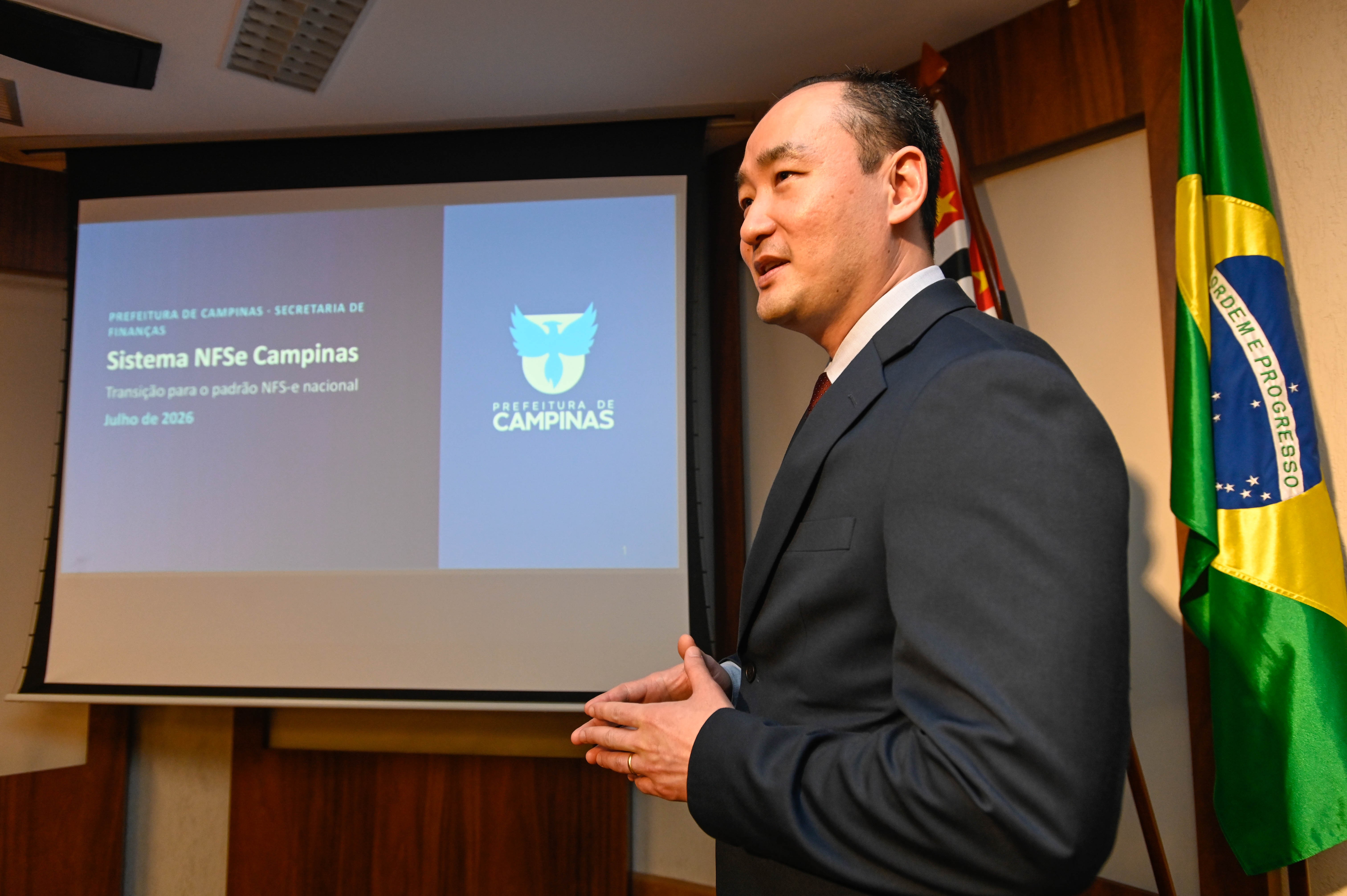 César Saito, diretor de Receitas Mobiliárias, explica as etapas de implantação do novo emissor da NFS-e em Campinas
