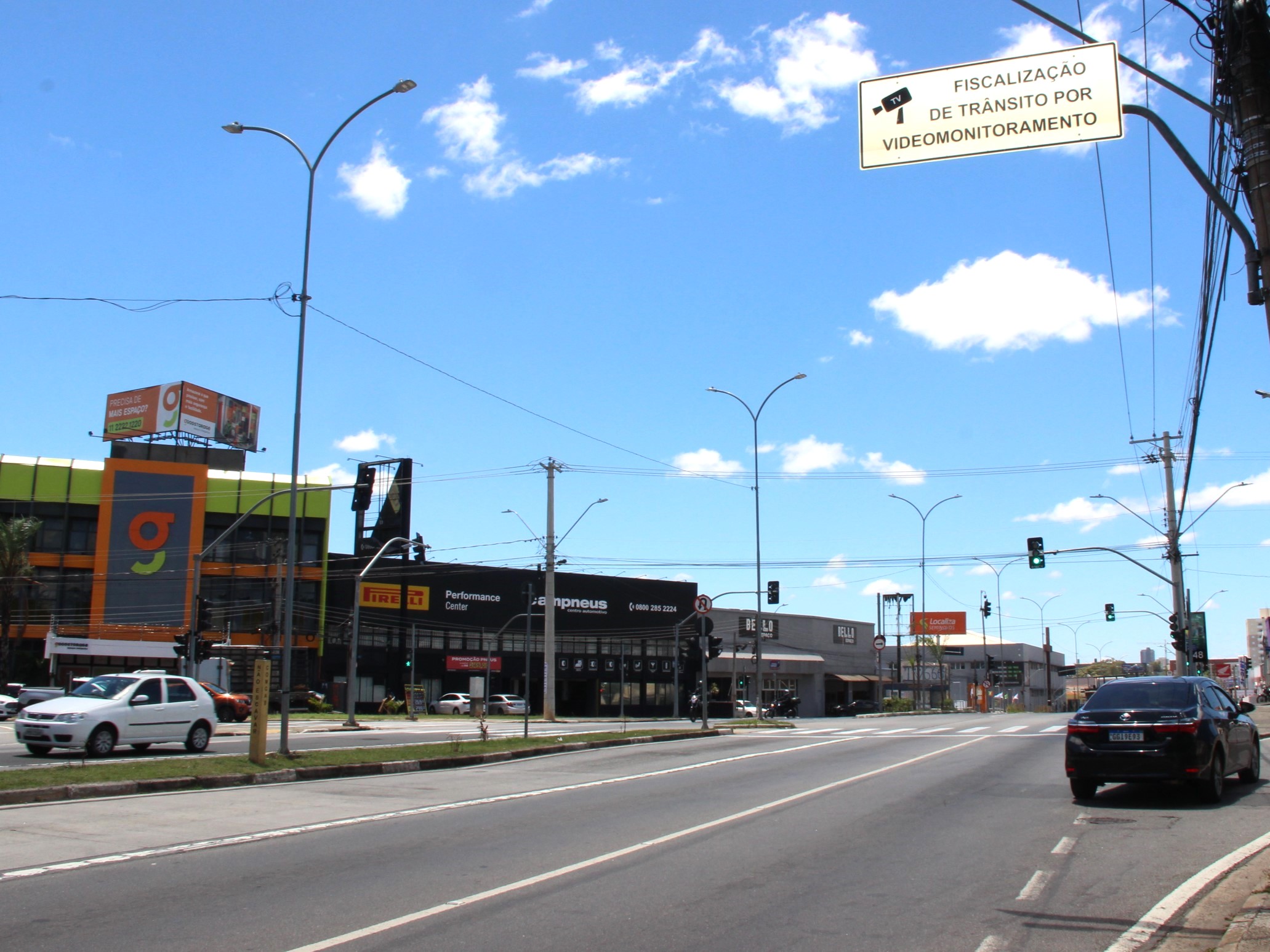 Emdec instalou placas aéreas com alertas para condutores sobre a presença das câmeras 360º