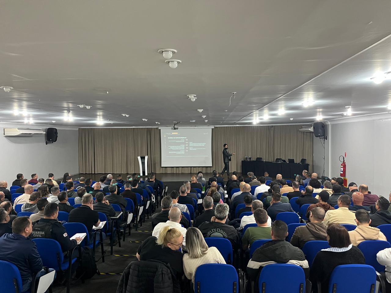 O treinamento foi ministrado por especialista que abordou plataformas e ferramentas utilizadas por serviços de inteligência de agências governamentais de todo o mundo