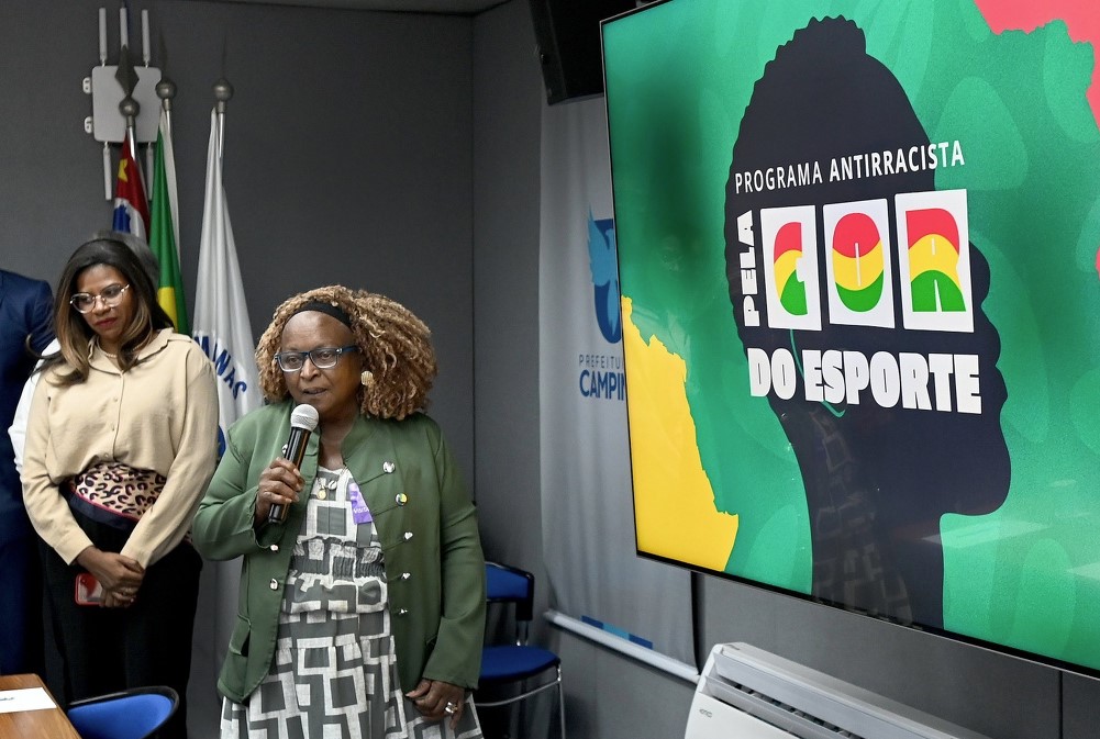 A comendadora Edna Lourenço falou da garantia de que pelo menos 30% das crianças que entram com os jogadores (os mascotes) sejam negras