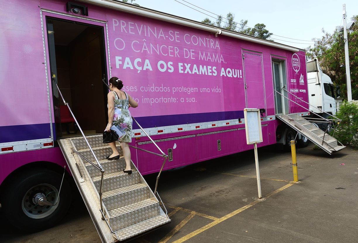 A carreta do Hospital do Amor fará até 40 mamografias diariamente durante o Outubro Rosa