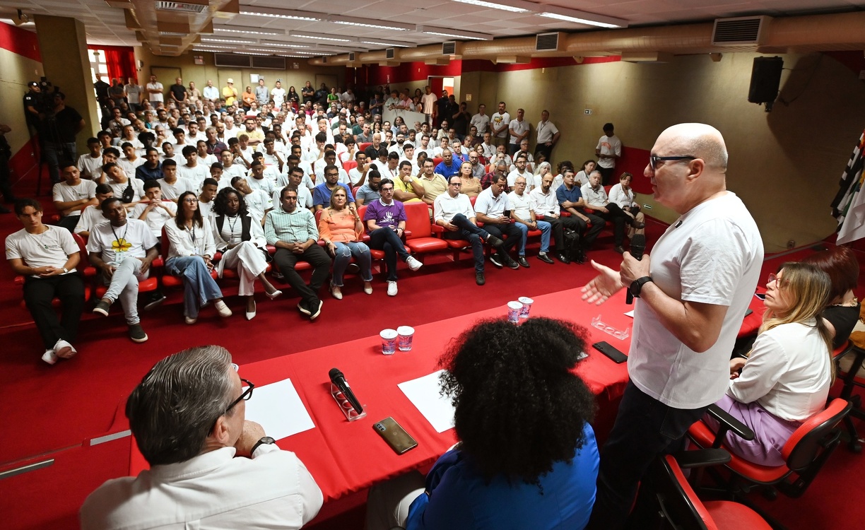 Prefeito Dário Saadi durante evento no Salão Vermelho: conscientização começa pelos homens