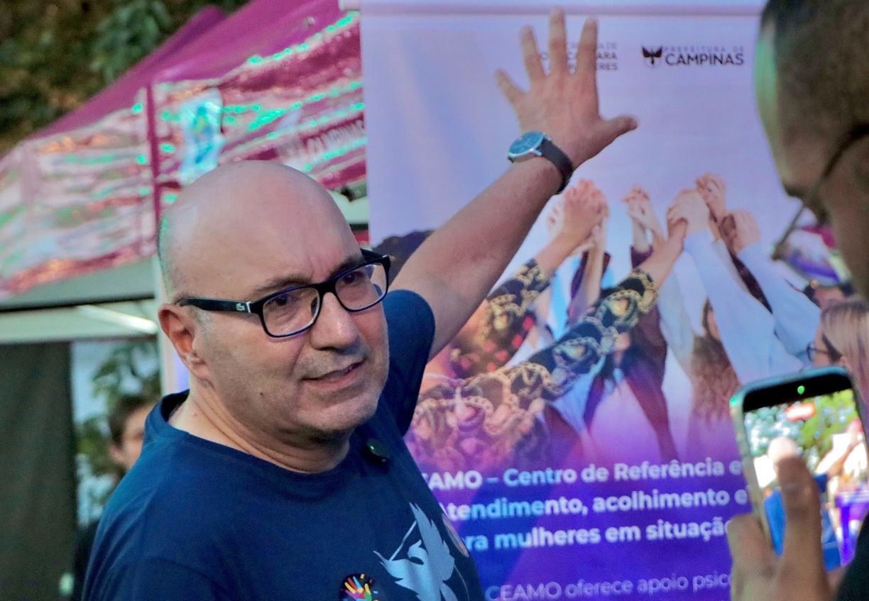 O prefeito visitou a tenda de acolhimento das mulheres, que atende e orienta foliãs contra o assédio