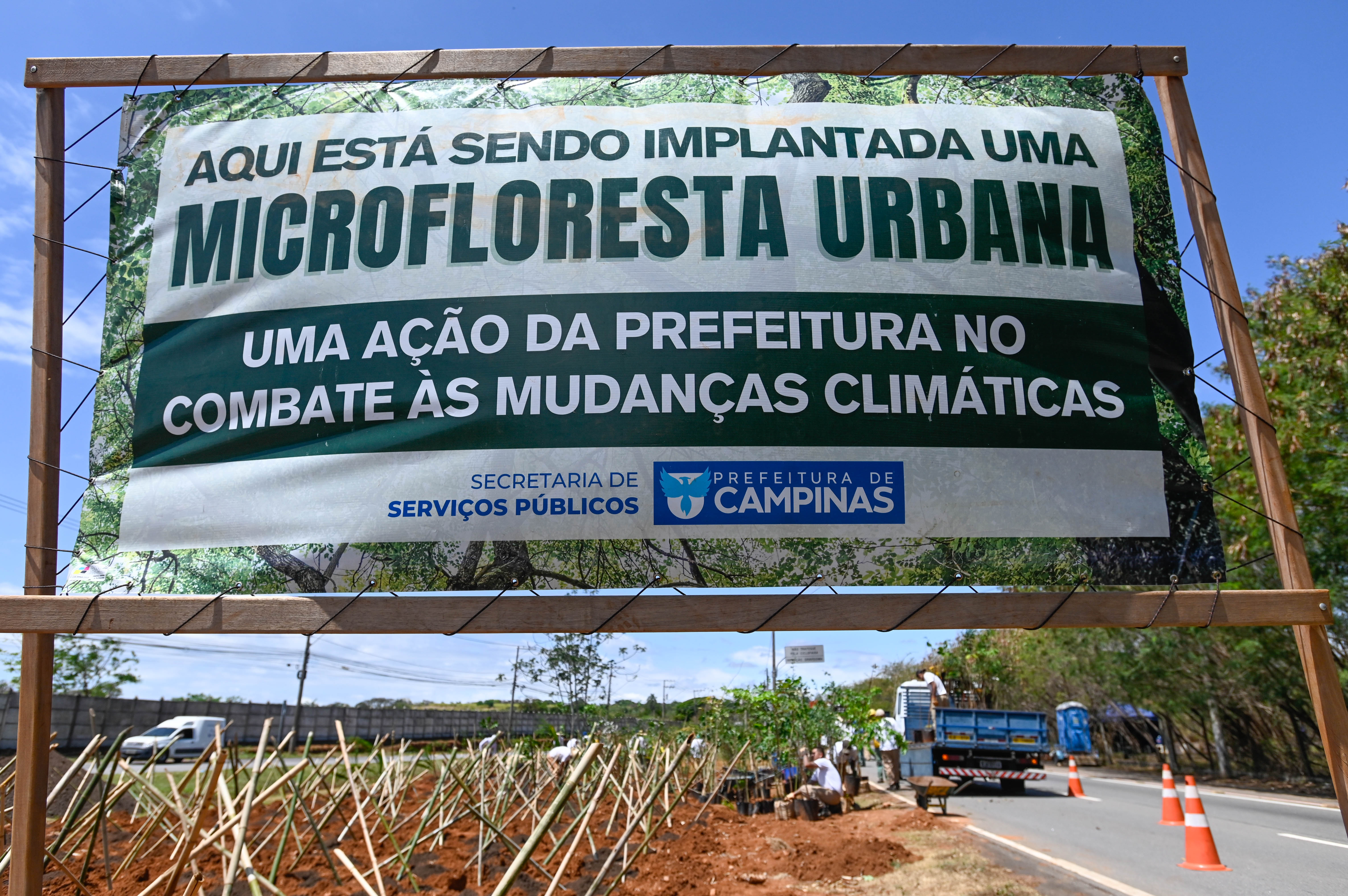Experiência com a implantação de microflorestas urbanas é citada na publicação