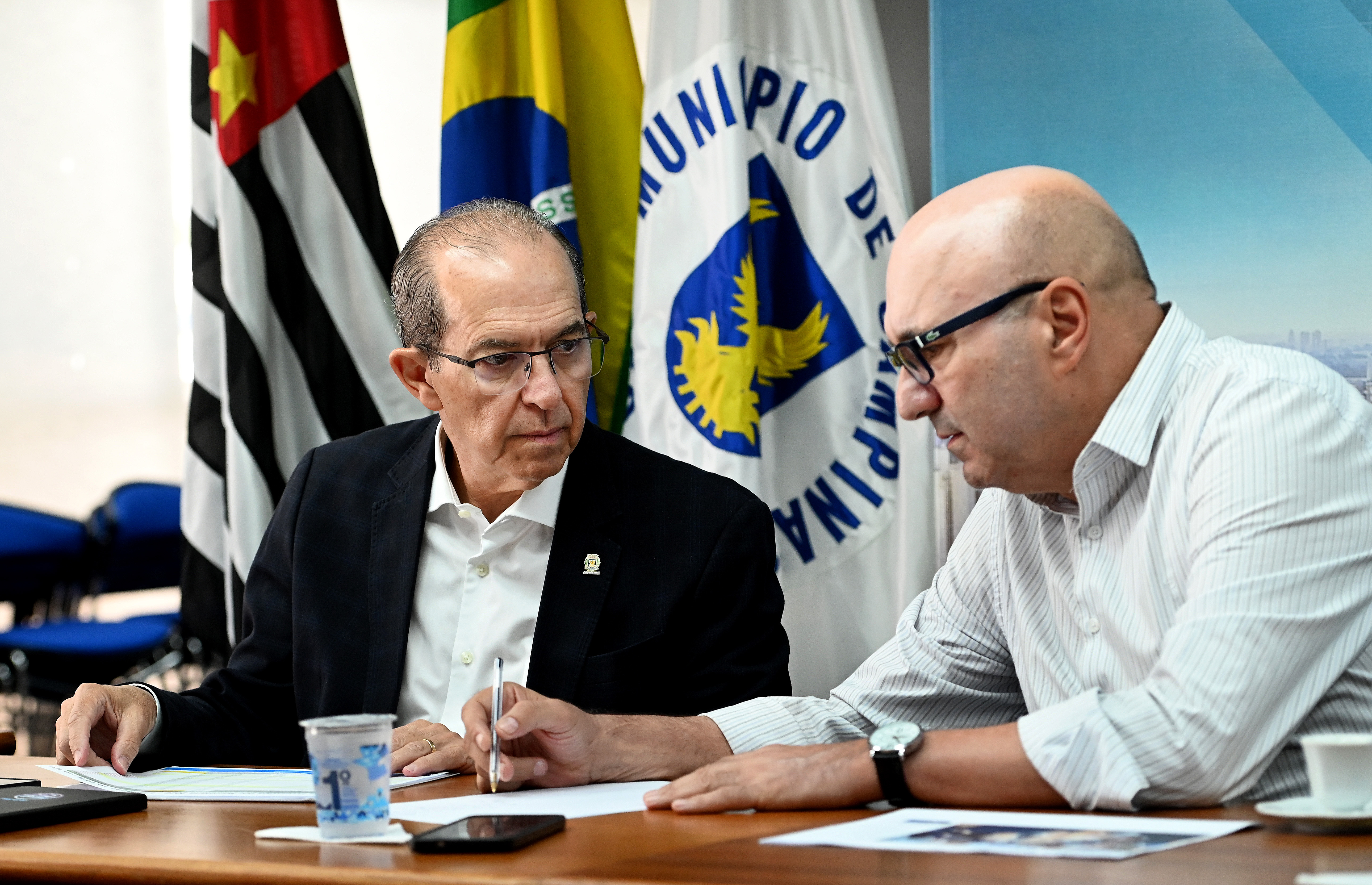 Aurílio Caiado (ao lado do prefeito Dário Saadi) foi o indicado pela FNP  