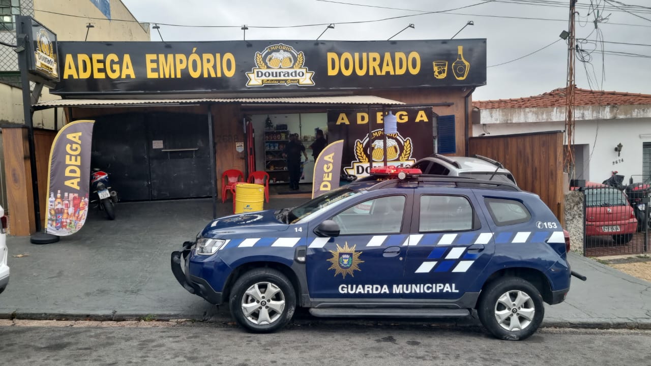 Esta foi uma das adegas fiscalizadas que não apresentou irregularidades