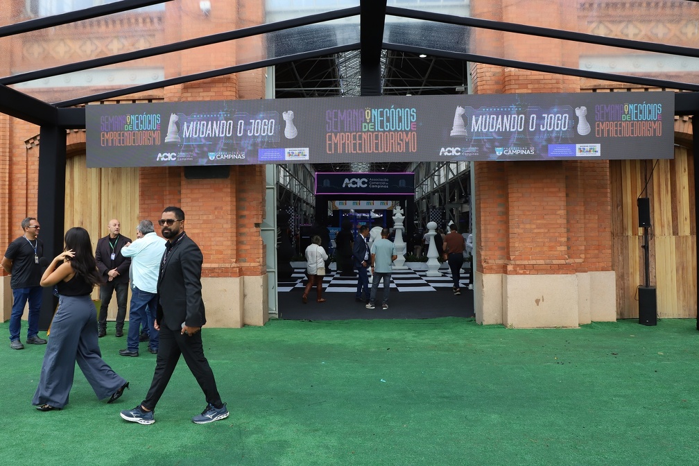 O evento, que segue até a próxima sexta-feira, 31 de outubro, no Prédio do  Relógio, na Vila Industrial