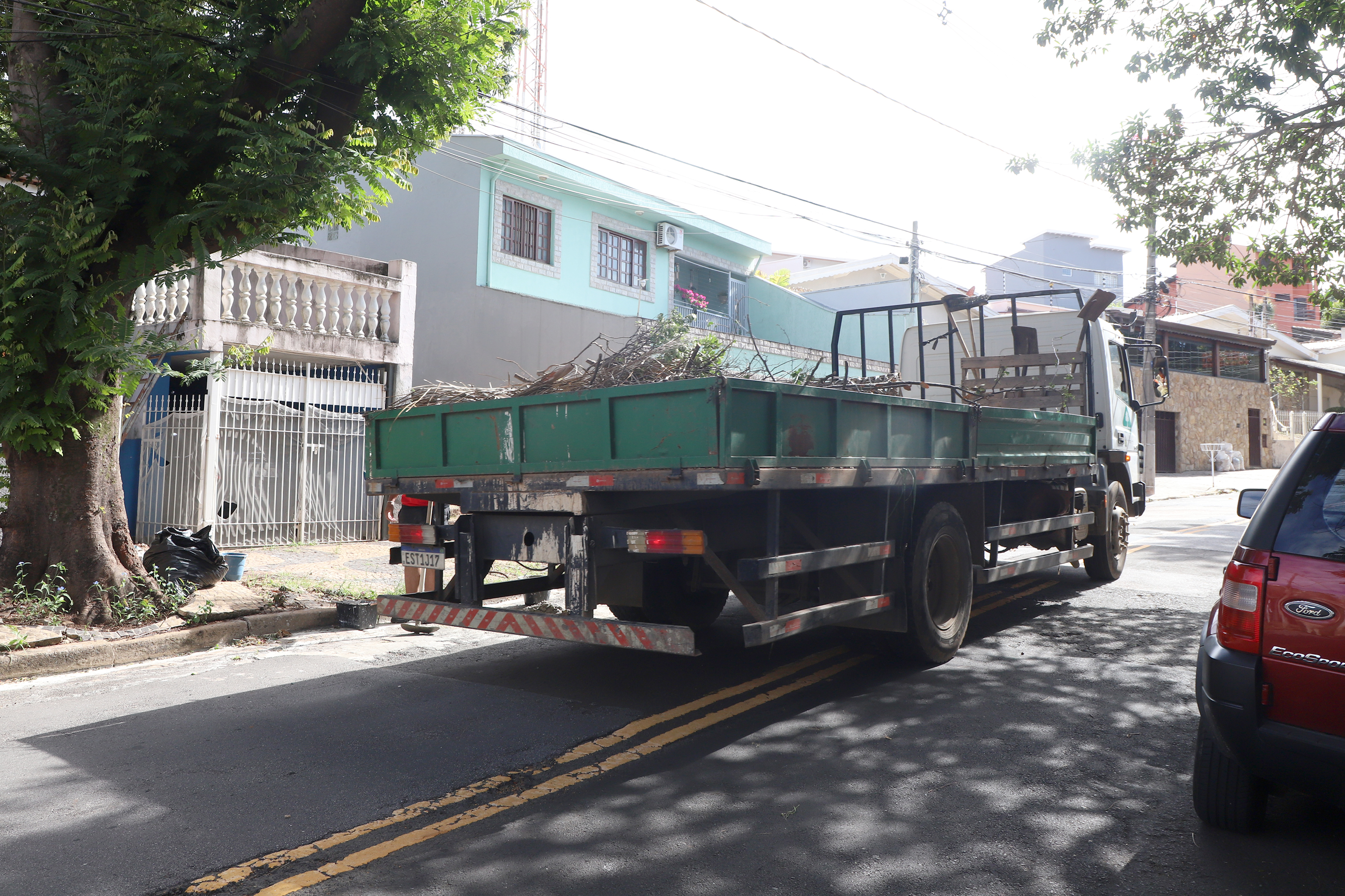 Entulhos descartados irregularmente foram recolhidos 