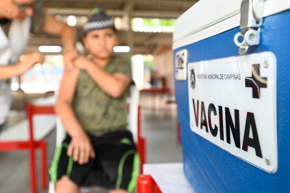 Estratégia de "resgate" para vacinar adolescentes de 15 a 19 anos vai até outubro