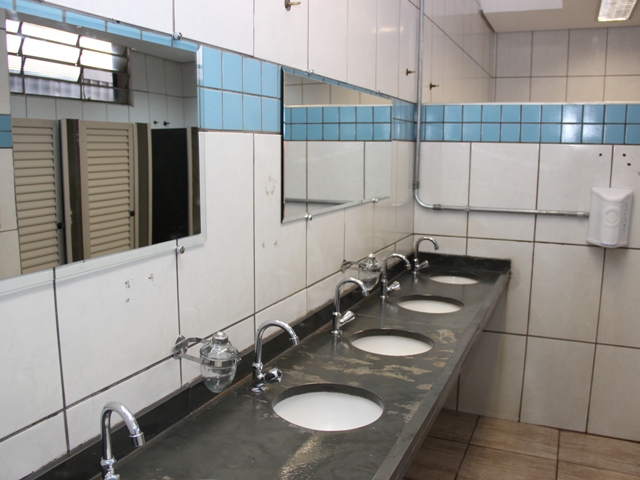 Sanitários receberam novas pias
