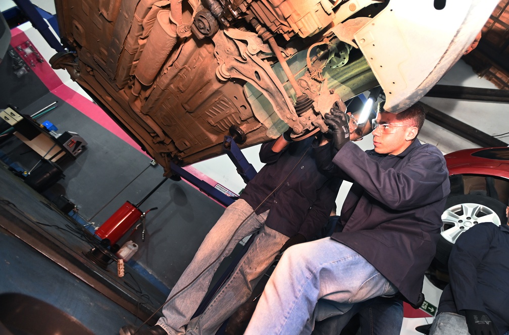 Curso de mecânica também é procurado por quem deseja mudar de área profissional