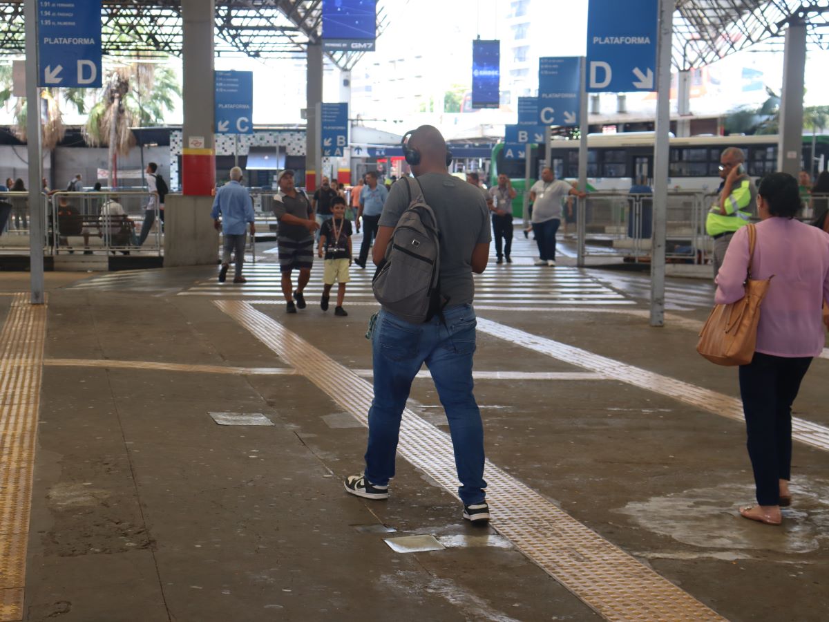 Uso de fones de ouvido é uma das ações estimuladas