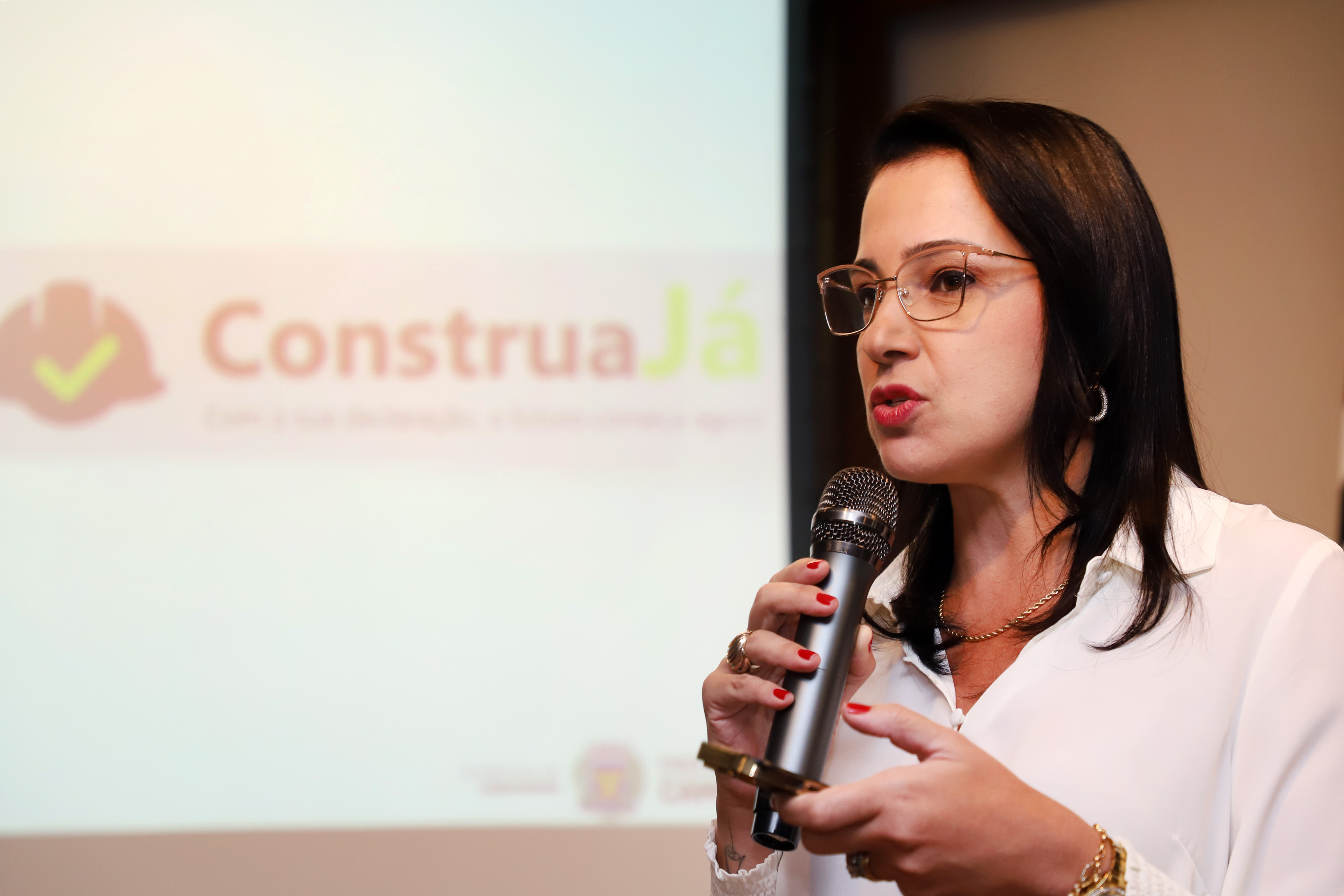 Secretária Carolina destacou que programa nasce com propósito de desburocratizar e dar agilidade aos processos