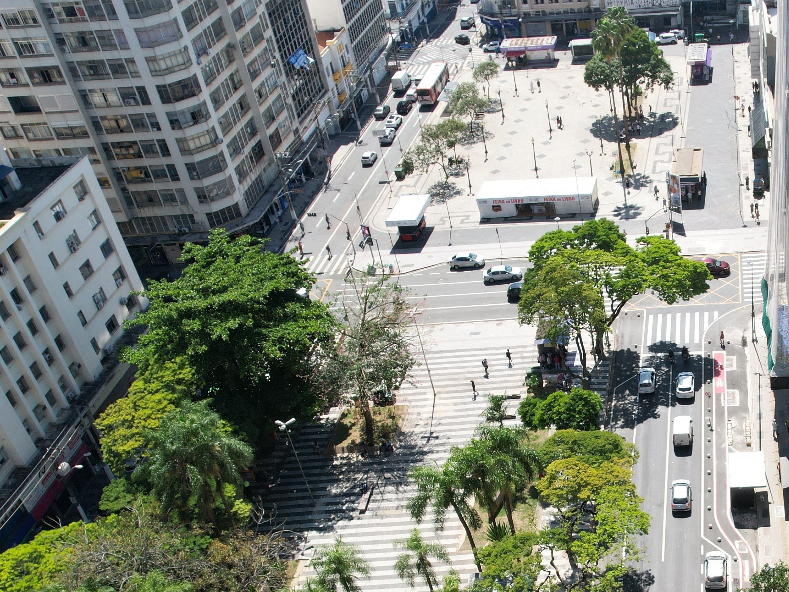 Parada de Natal termina no cruzamento da avenida Francisco Glicério com o Largo do Rosário e a praça Guilherme de Almeida