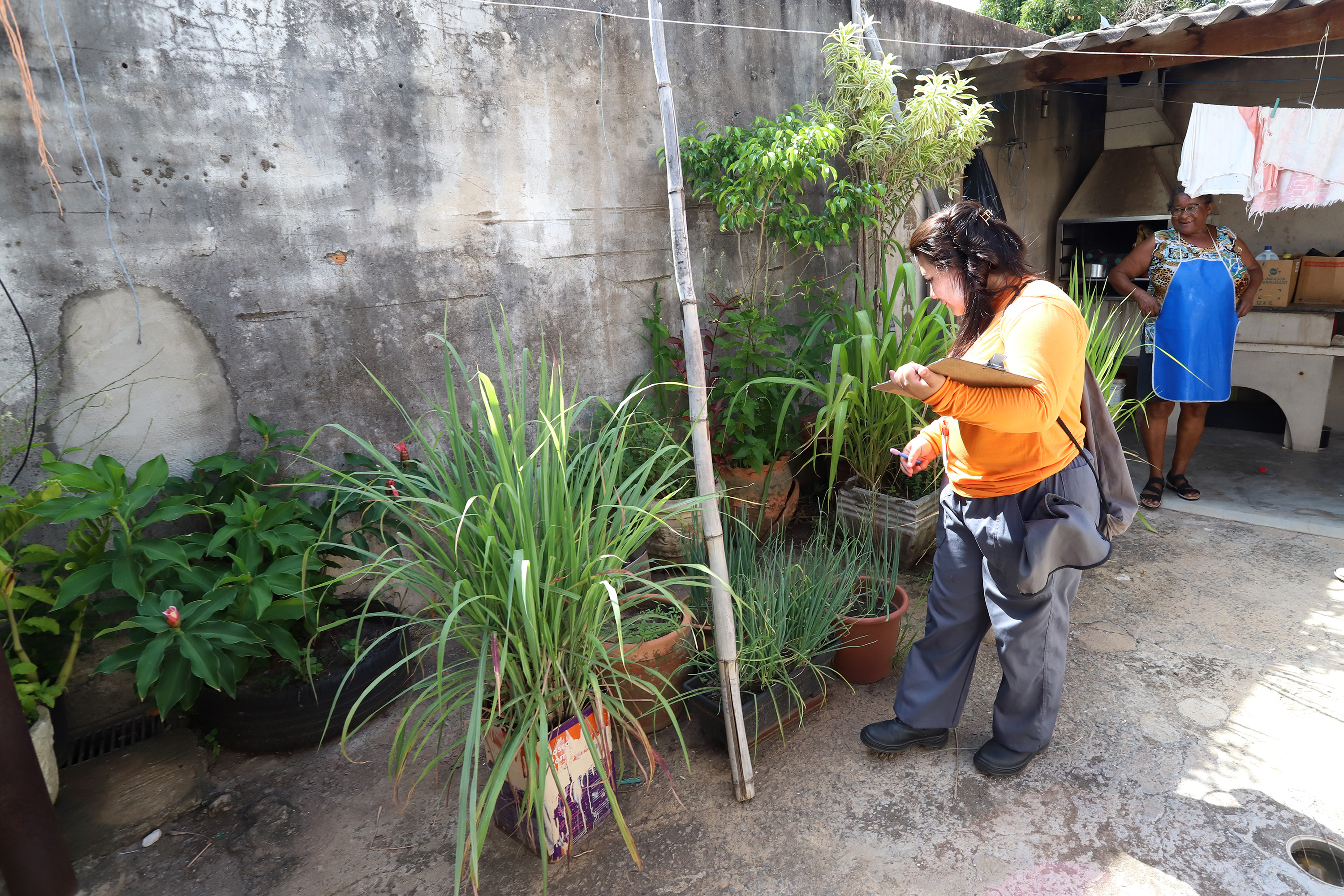 Moradores receberam orientações durante o mutirão 