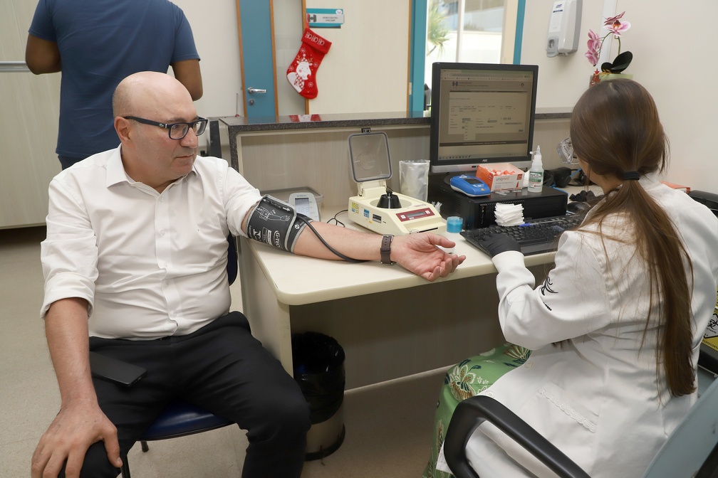 Antes da coleta, a pressão do prefeito foi conferida, como acontece com todos os doares