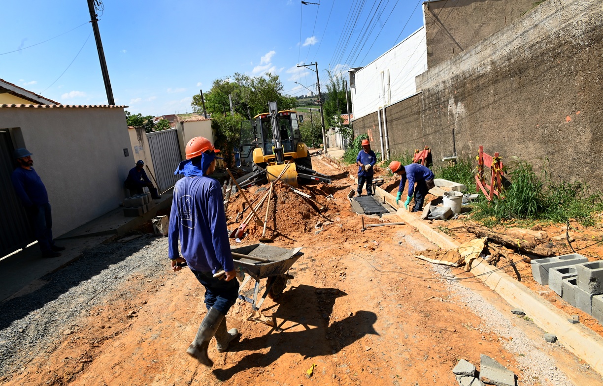 Trabalho acontece em mais de uma rua simultaneamente
