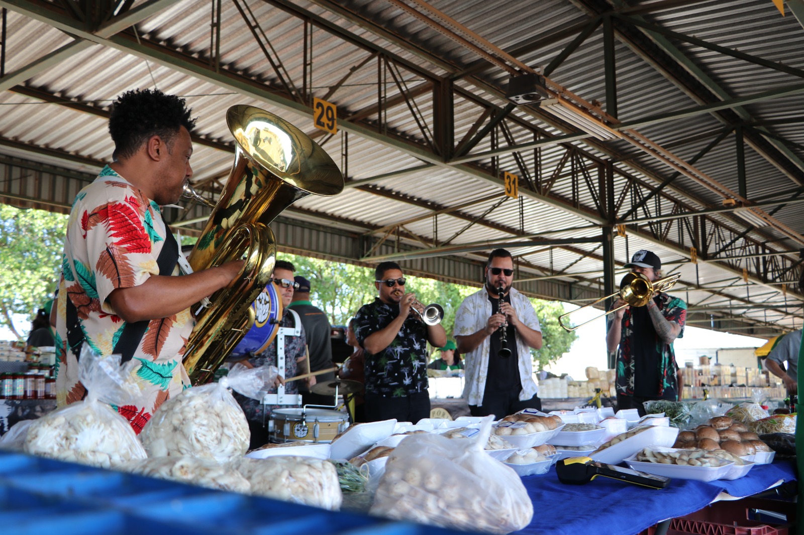 A apresentação da banda Soul in Jazz marcou a mudança de local do Varejão e animou os frequentadores 