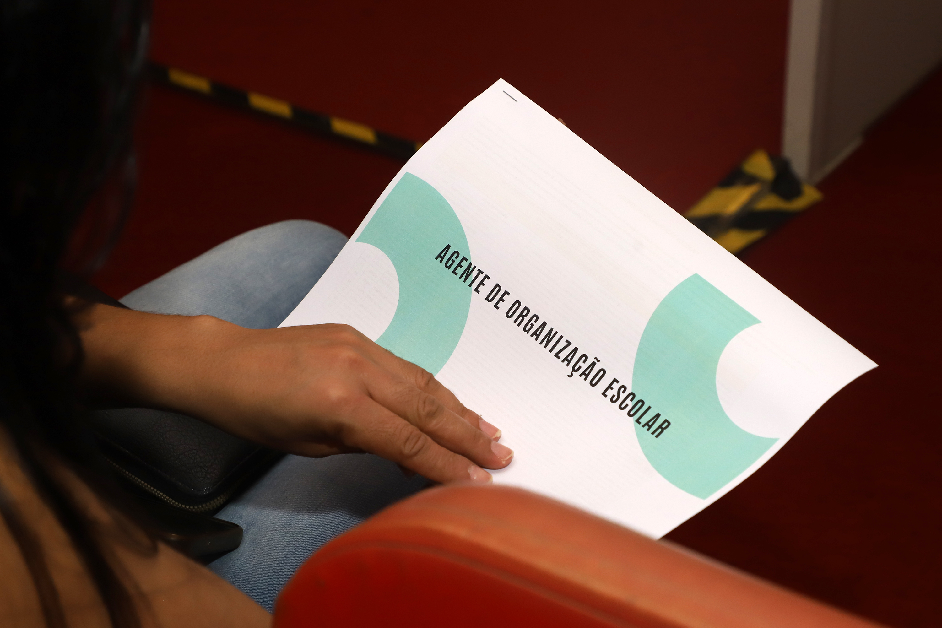 É preciso levar um documento de identificação original e oficial, com foto, ou digital com QR Code