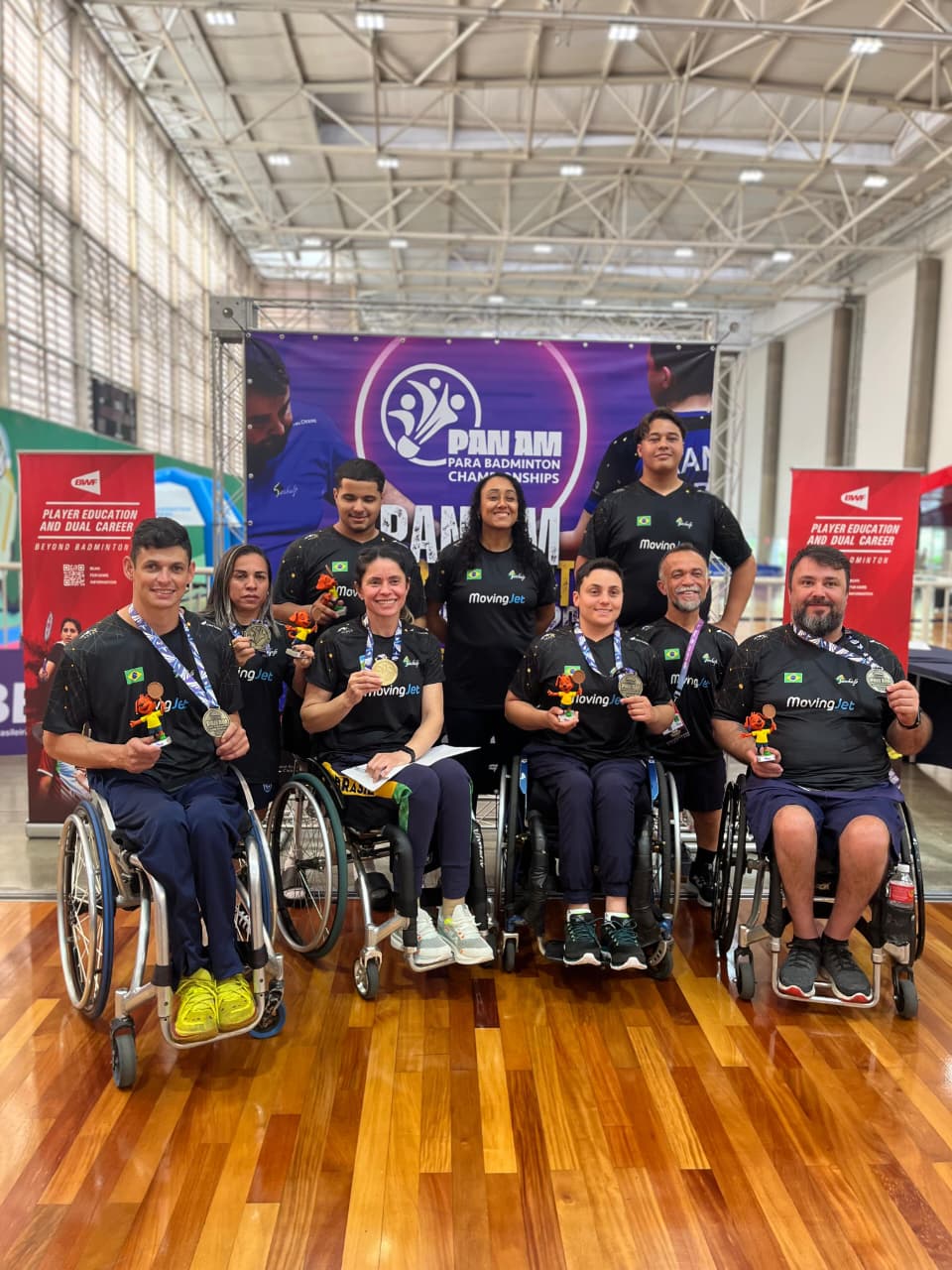 Taças e medalhas comprovam o valor e o talento dos praticantes do paraesporte