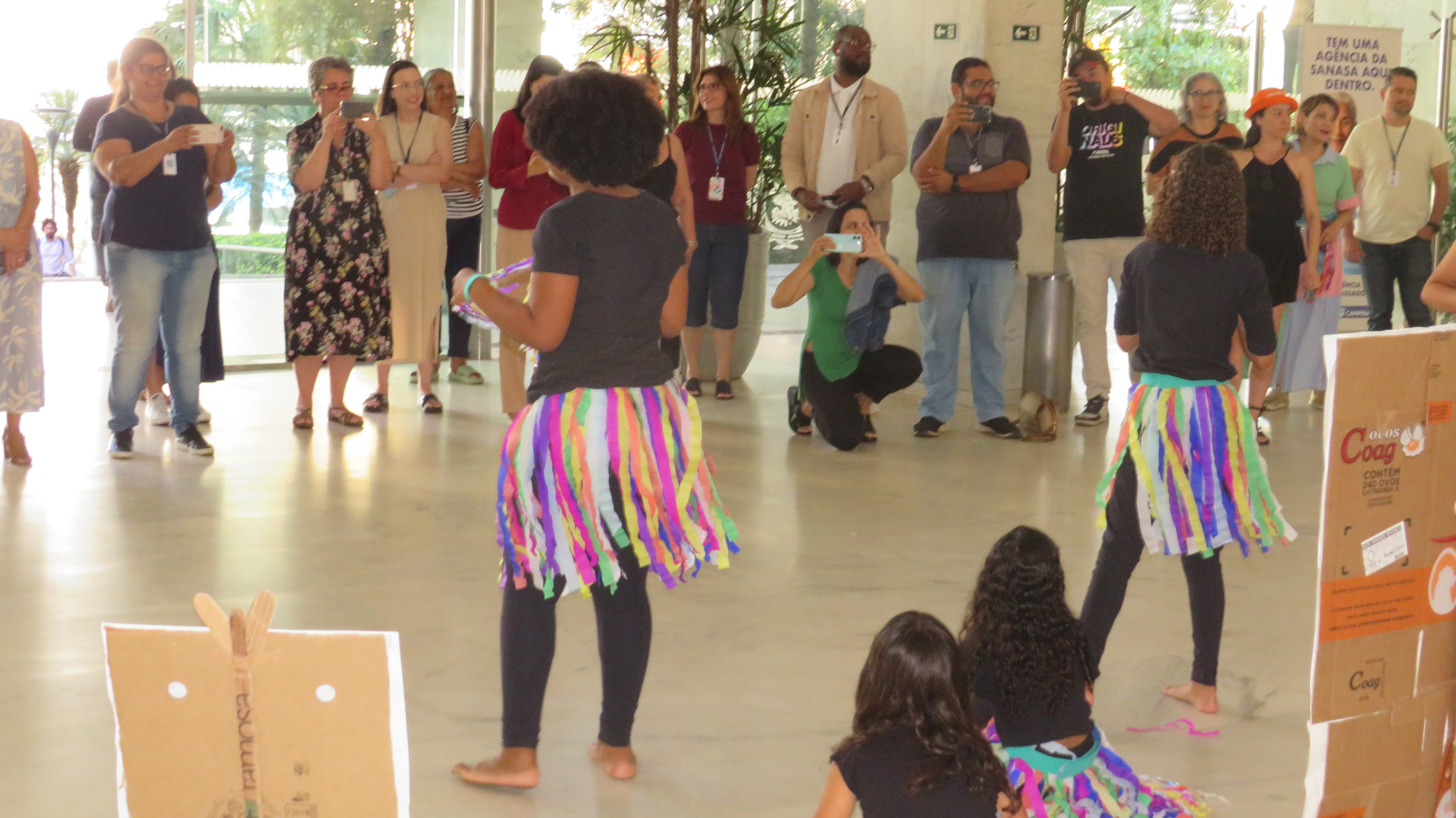 Música, dança e alegria deram o tom da abertura do Mês da Criança
