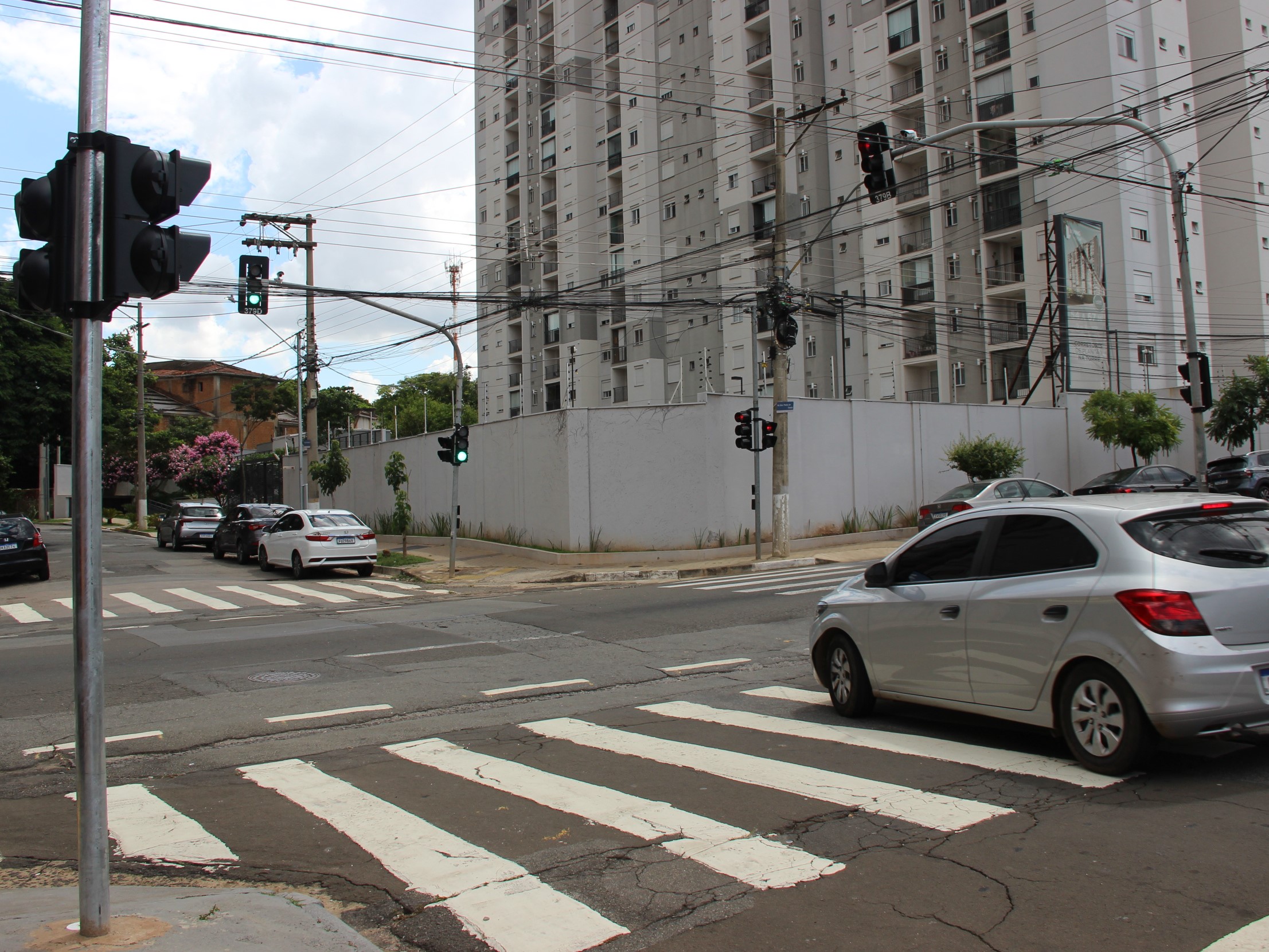 Semáforo na av. Pedro de Toledo x rua Germânia foi reconfigurado e é o 100º com a tecnologia inteligente
