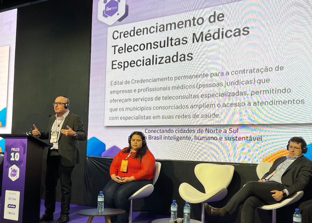 Prefeito Dário Saadi durante o Connected Smart Cities