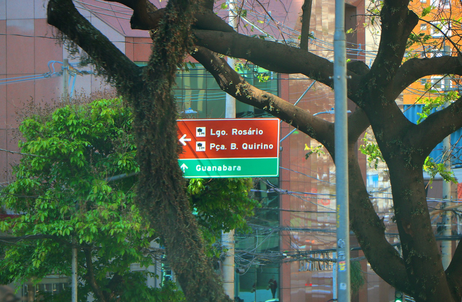 Além de facilitar o trajeto, a sinalização é um dispositivo de segurança