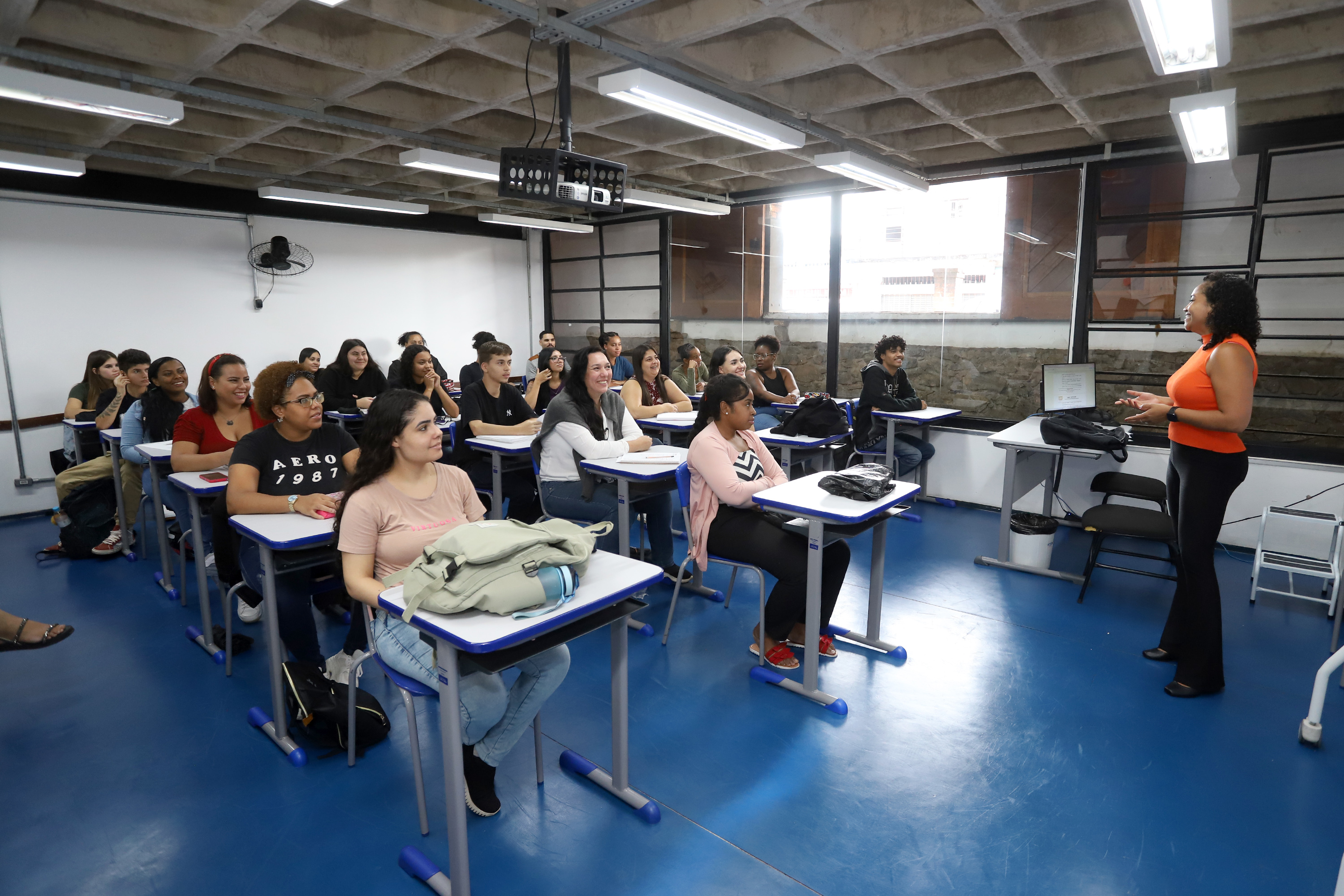 Para a matrícula é preciso levar os documentos, foto e comprovante de residência