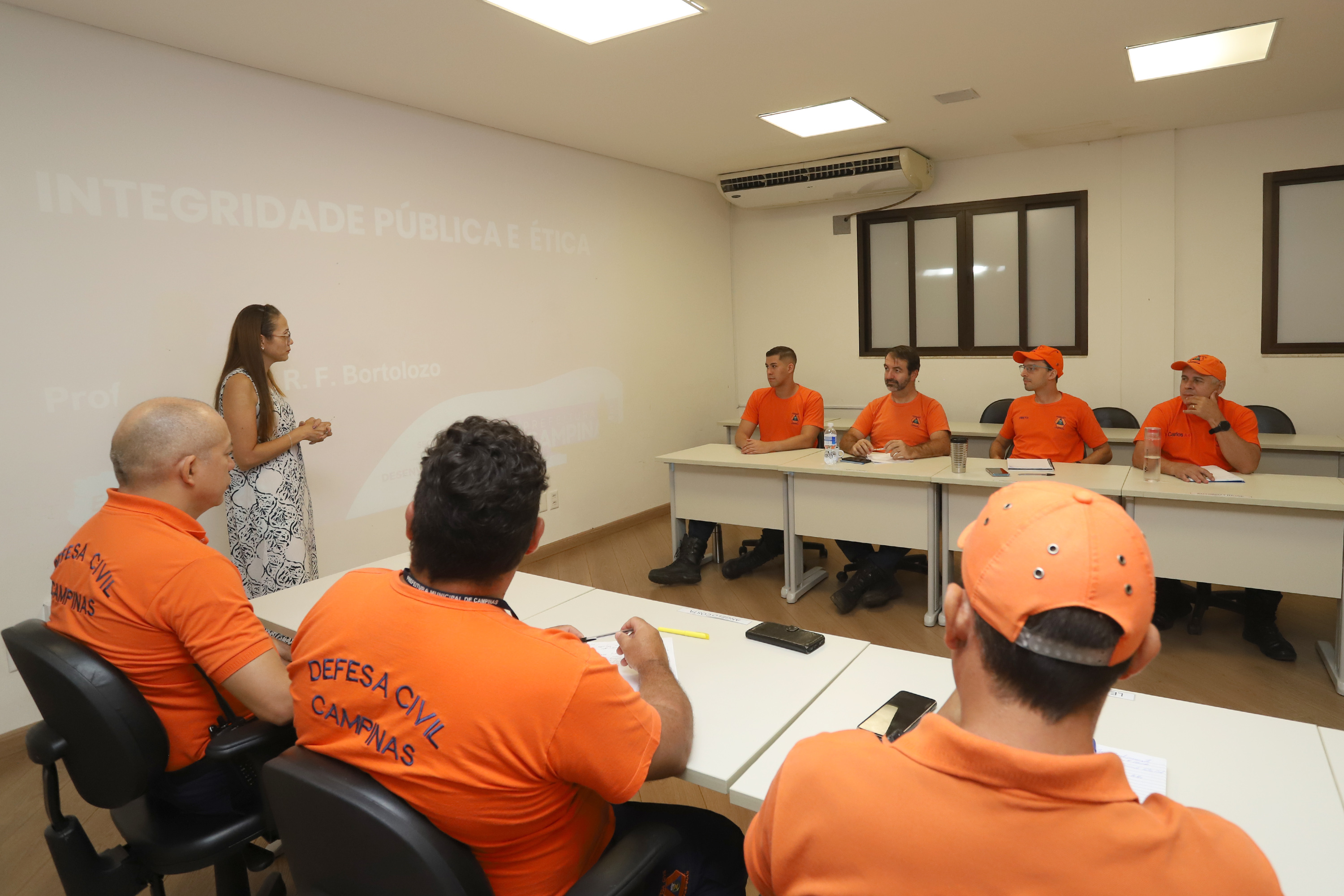 Os 30 profissionais participantes serão divididos em duas turmas 