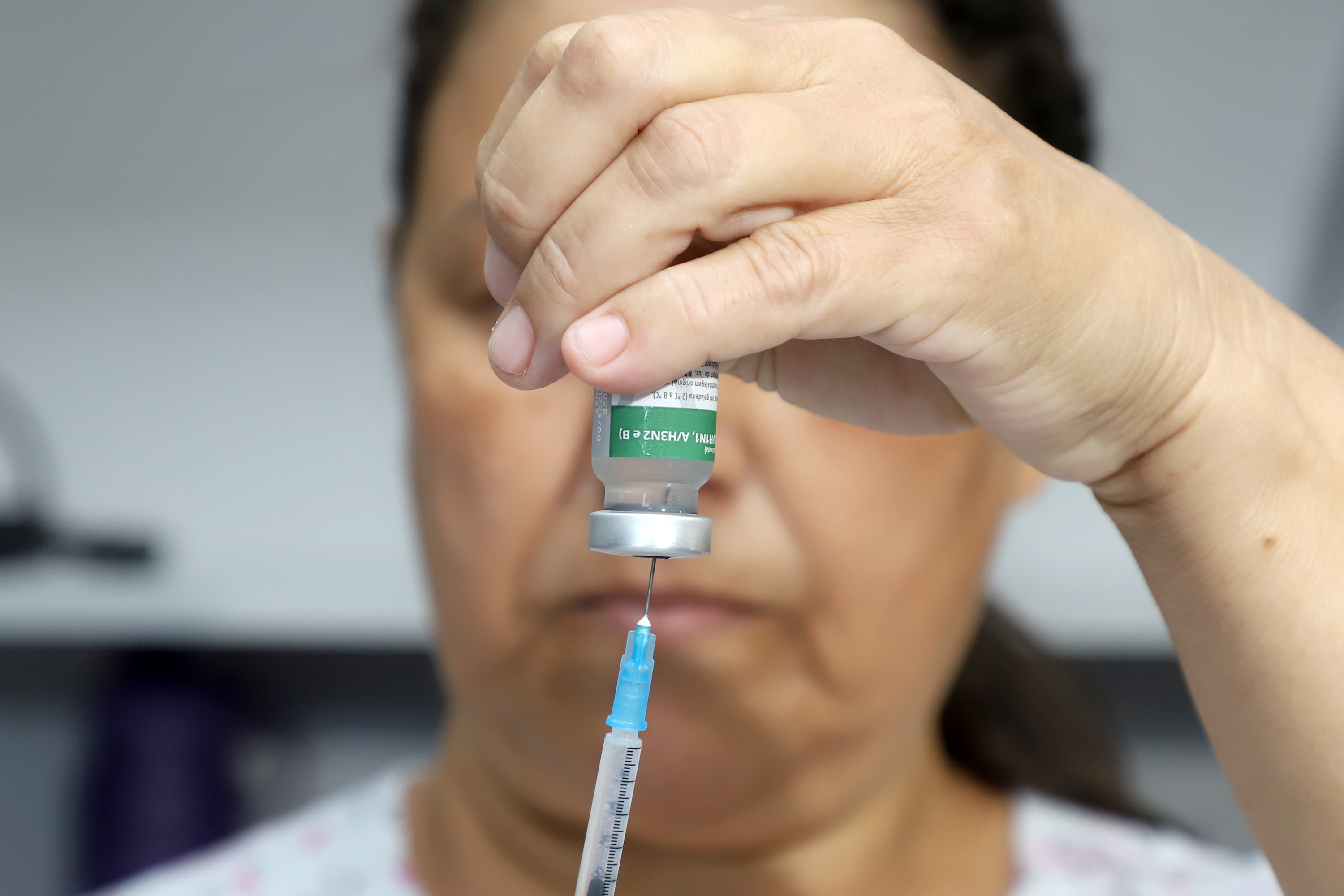 A vacina contra a gripe garante proteção individual e ajuda a diminuir a transmissão do vírus