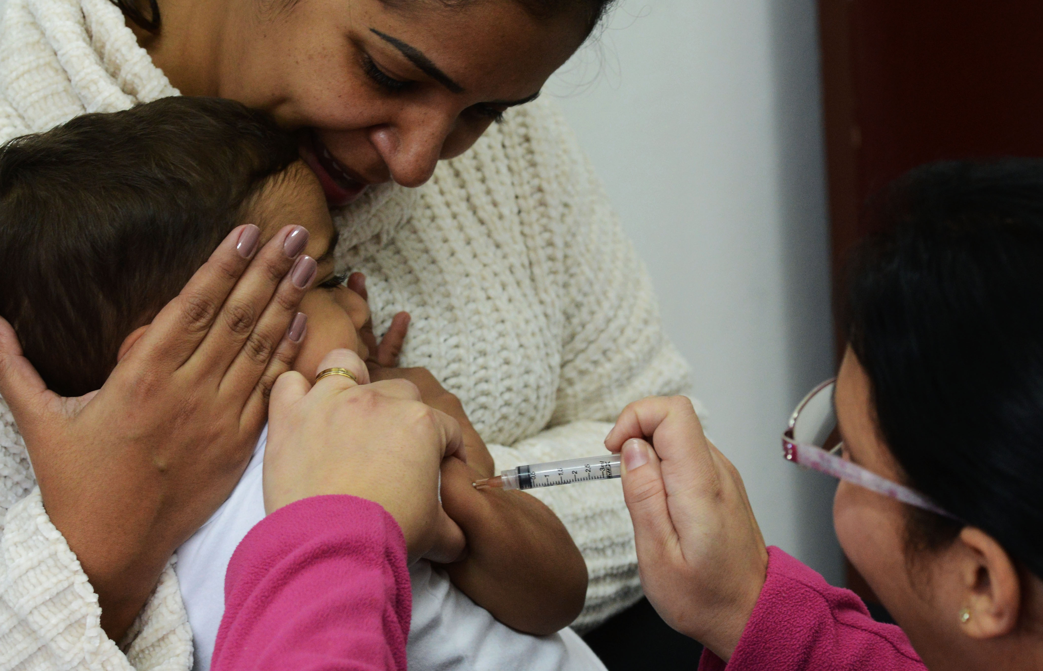 Vacina está disponível nos 69 Centros de Saúde de Campinas para pessoas a partir de 9 meses e em seis unidades para crianças de 6 a 8 meses