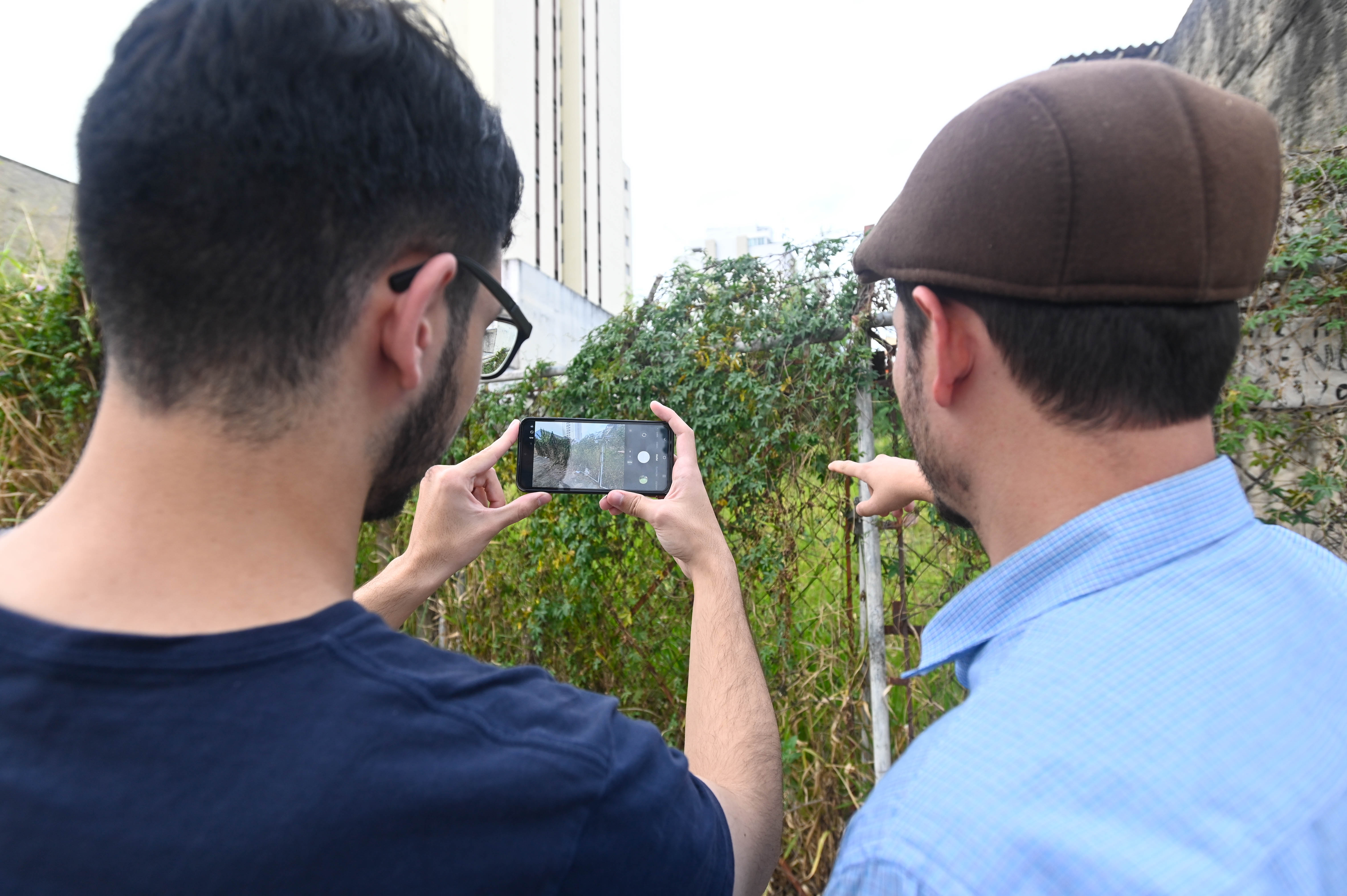 Ao receber uma denúncia, a equipe da Cofivt realiza uma vistoria no local para verificar a situação