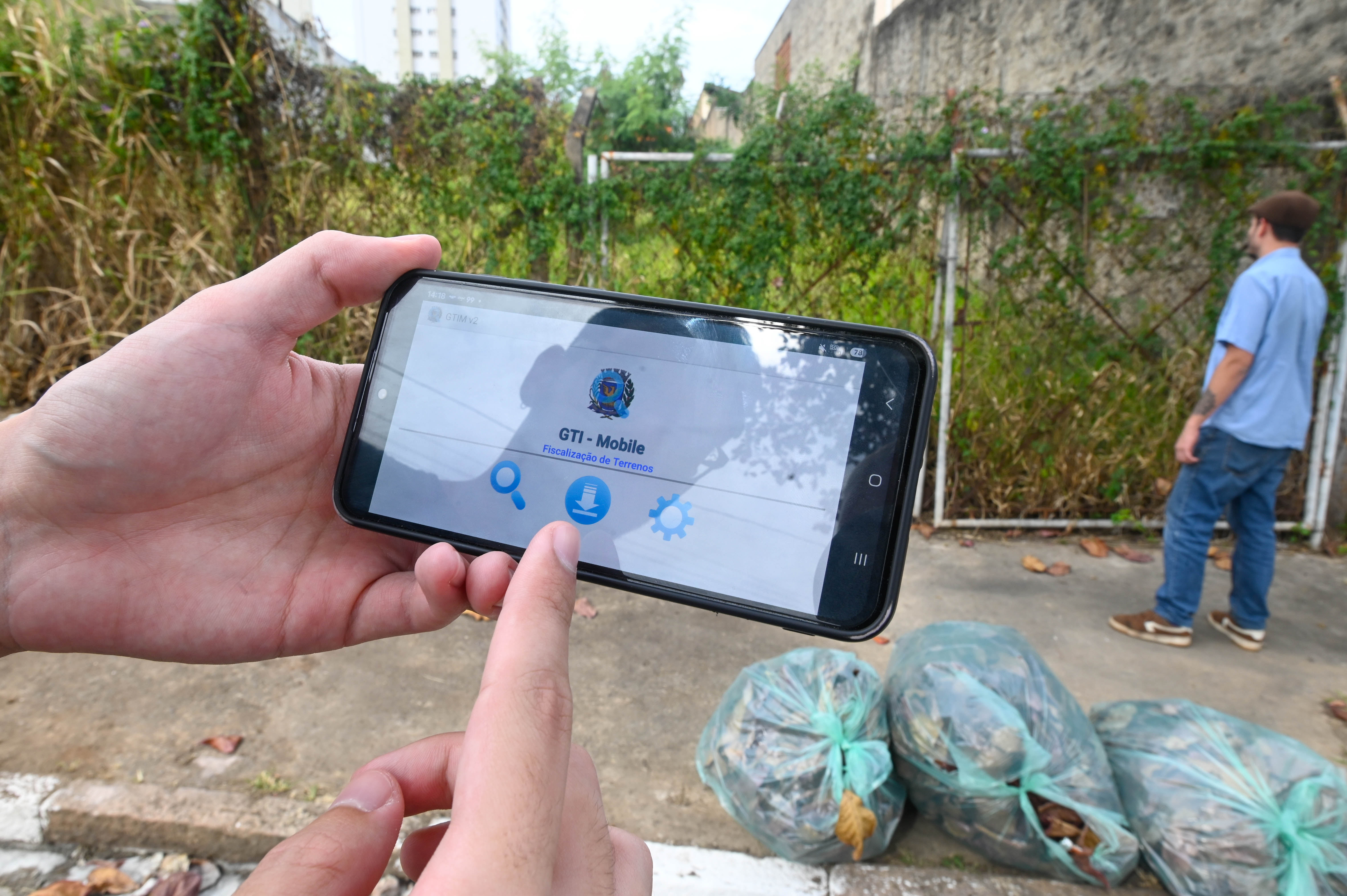 Trabalho é registrado por imagens e documentado via sistema