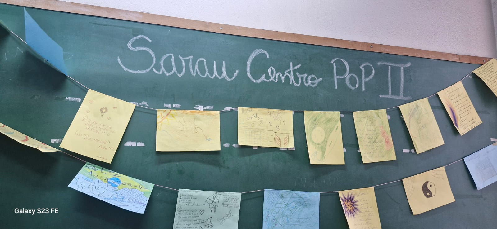 O evento destacou conquistas como acesso à documentação, higiene, alimentação e escuta qualificada, com música, poesia e desenhos