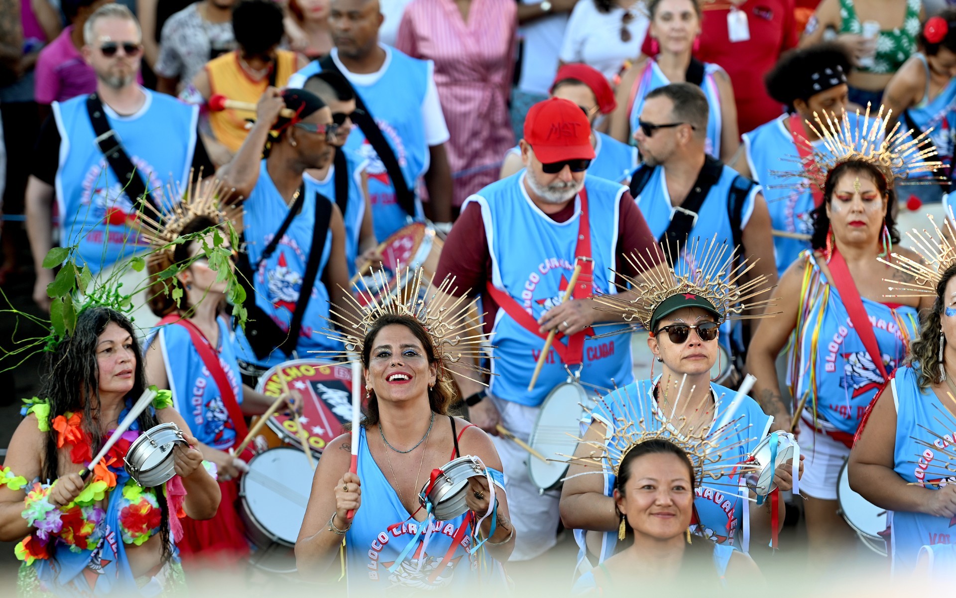 Cuidados com a hidratação e segurança também são essenciais durante o Carnaval