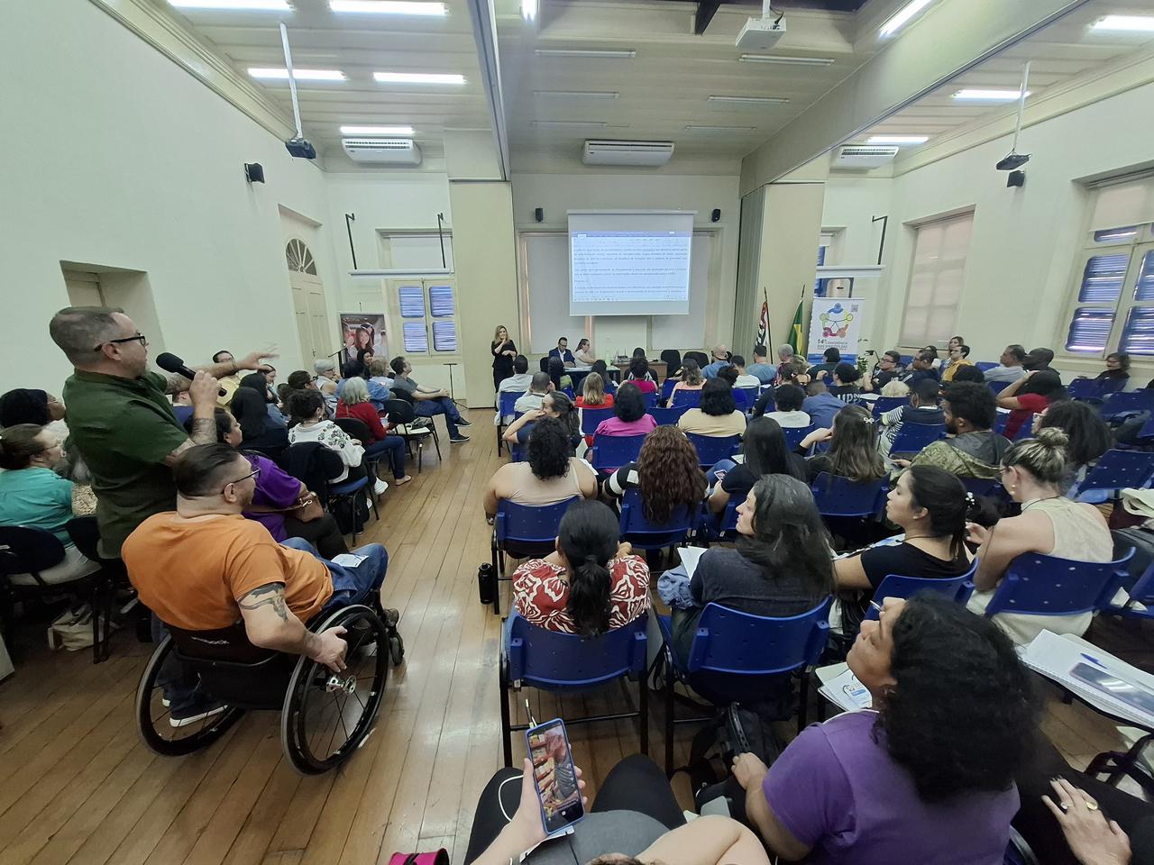 O encontro contou com 110 participantes inscritos