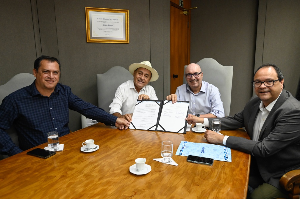 Da esquerda para a direita: o presidente do Saerb, Enoque Pereira; o prefeito de Rio Branco, Tião Bocalom; o prefeito Dário Saadi e o presidente da Sanasa, Manuelito Magalhães Júnior