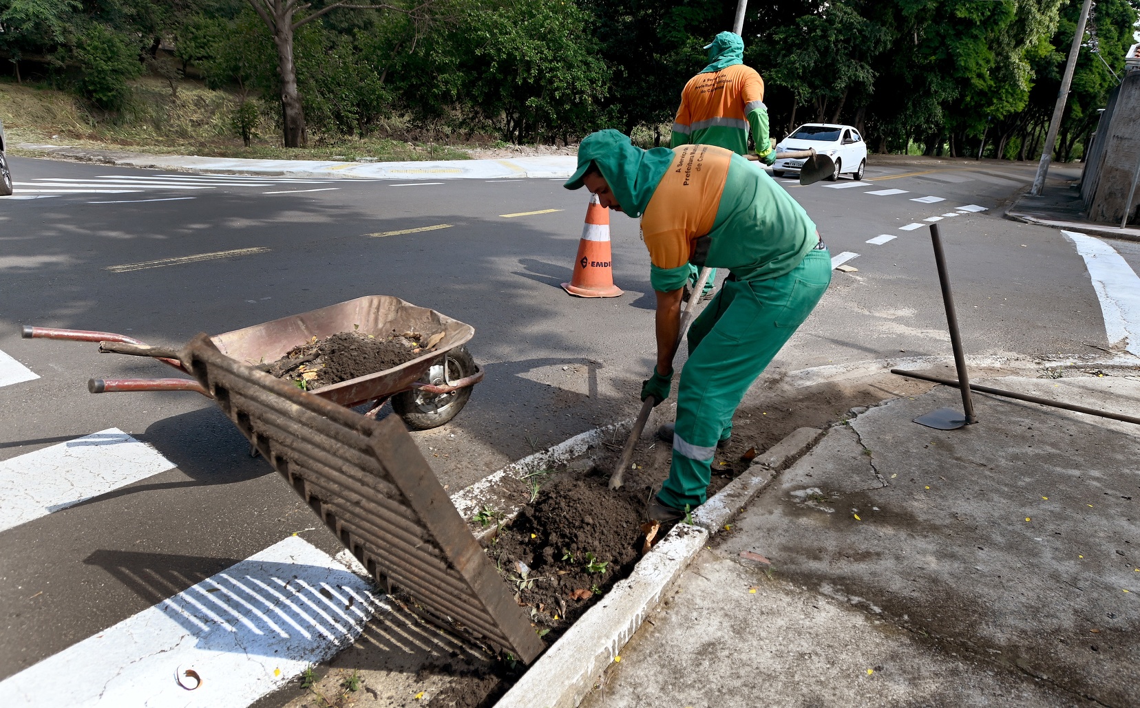 Serão realizados serviços de limpeza de bocas de lobo