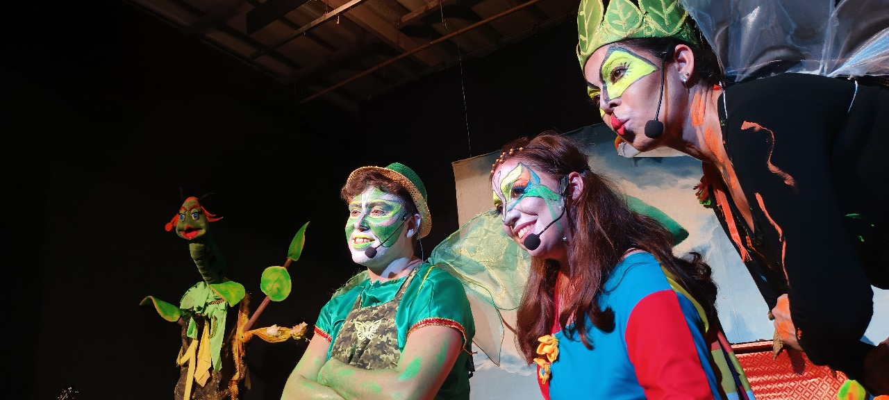 "A cigarra e a formiga" conta um clássico da fábula infantil 